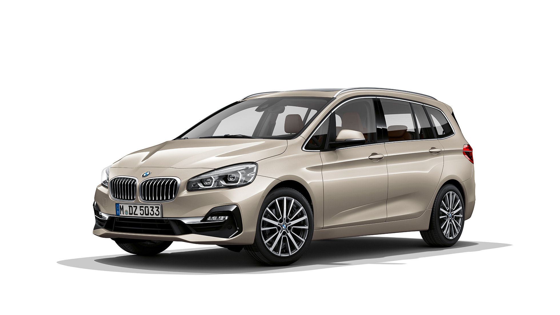 BMW Серия 2 Гран Турър 218d xDrive Модел Luxury Line F46 фейслифт 2018 Jucaro Beige metallic три четвърти изглед отпред 